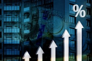 رفع بنك إنجلترا أسعار الفائدة إلى أعلى مستوى لها في 13 عامًا ، مع توقع وصول التضخم إلى 10٪.
