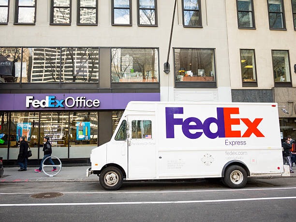 تنخفض العقود الآجلة للأسهم مع استعداد وول ستريت لأسبوع خاسر ، حيث تصدر FedEx تحذيرًا.