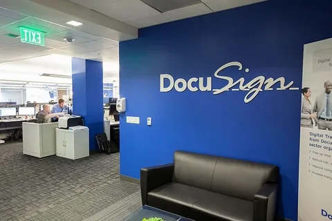 حققت الأسهم التالية أكبر تحركات بعد ساعات DocuSign و Costco و Scholastic