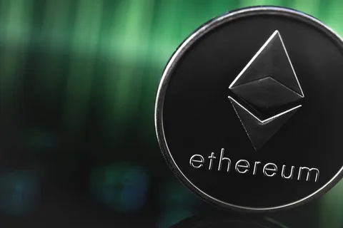 يواجه سعر الاثيريوم Ethereum تحديًا وقد ينخفض مرة أخرى إلى 1500 دولار.